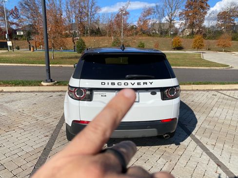 Used 2017 Land Rover Discovery Sport HSE Luxury image 14