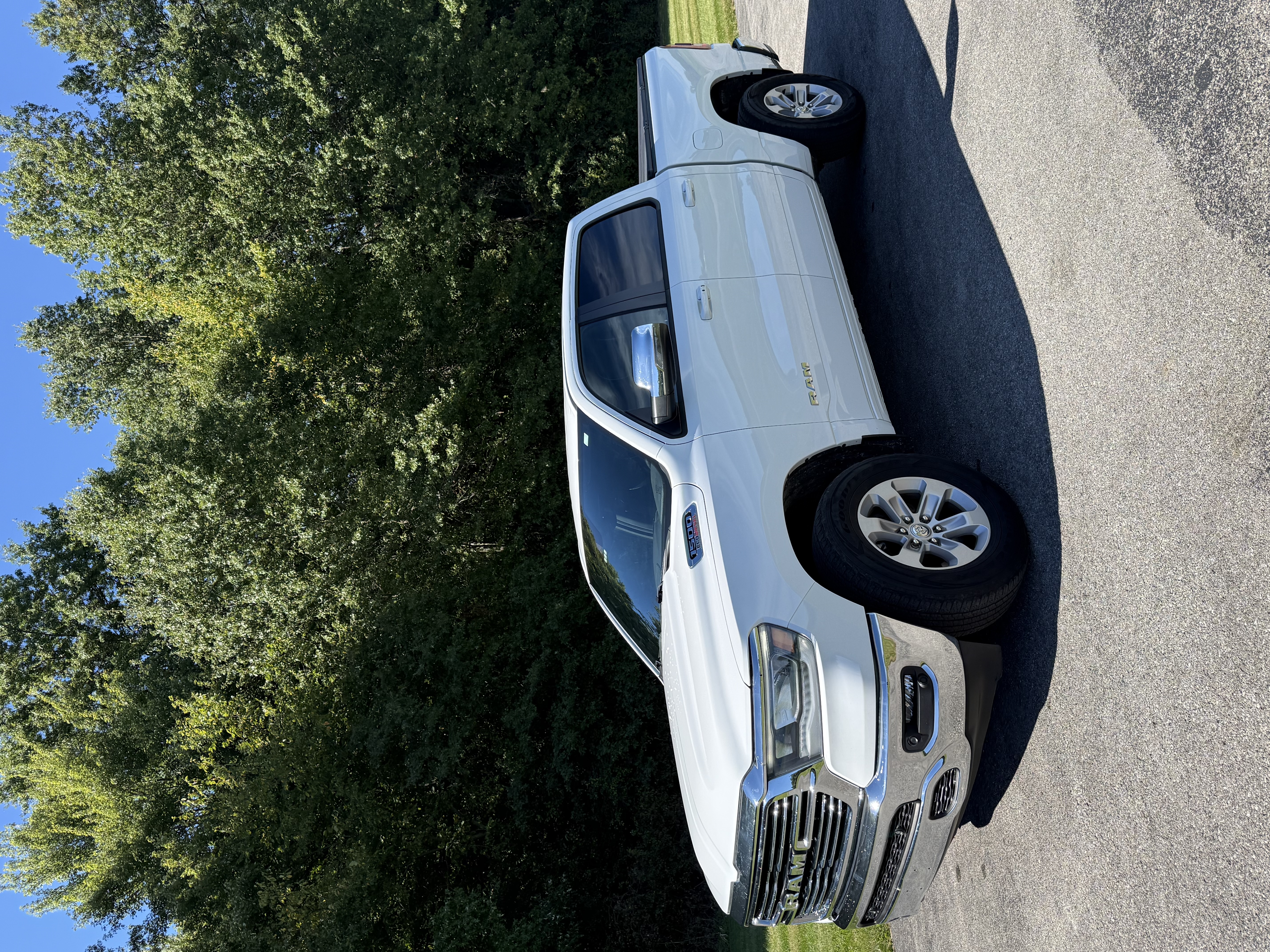 Used 2023 RAM 1500 Laramie AWD/4WD image 5