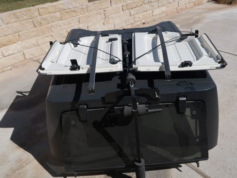 Used 2017 Jeep Wrangler Unlimited Rubicon w/ Connectivity Group image 29