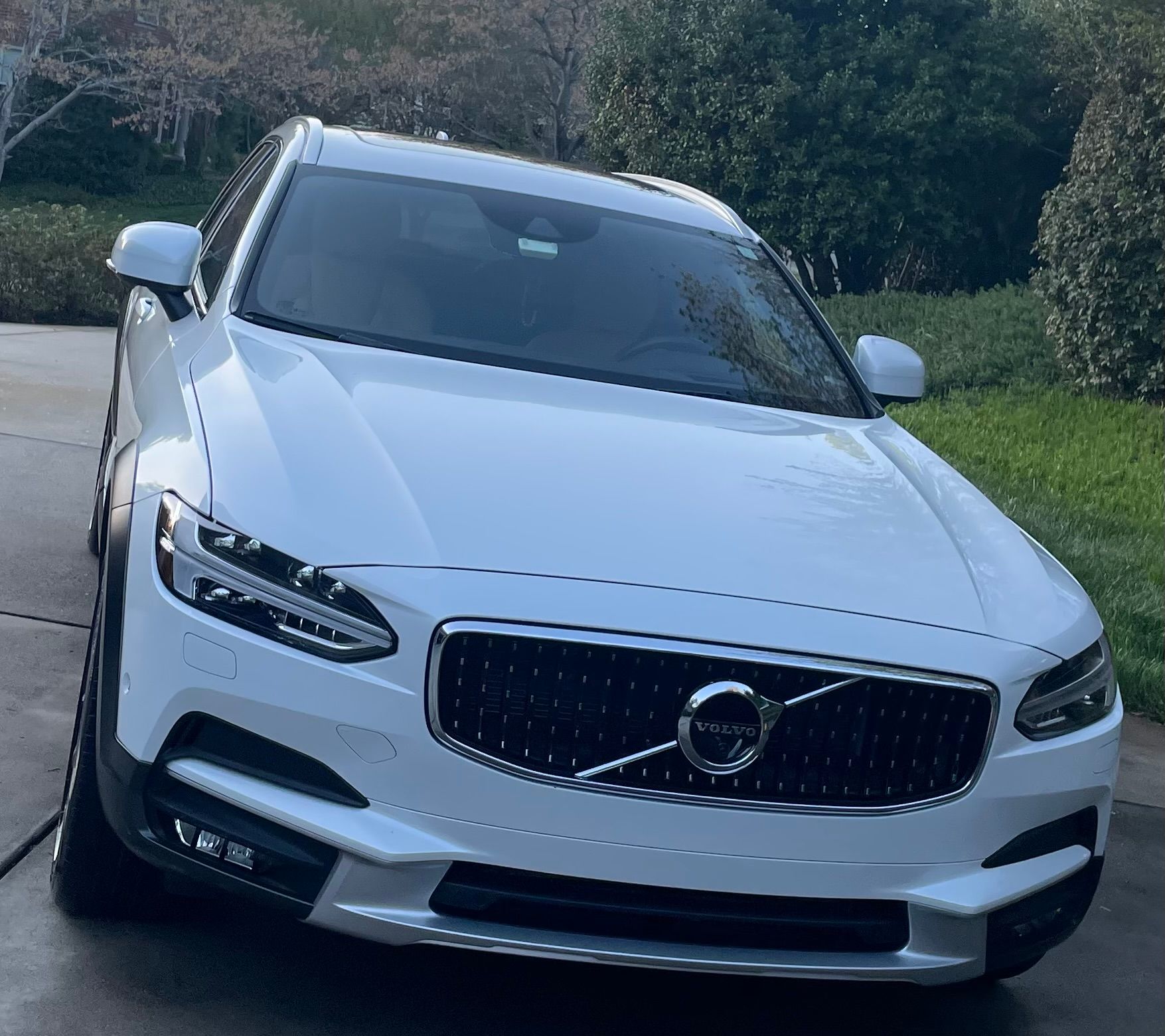 Used 2020 Volvo V90 T6 Cross Country w/ Advanced Package AWD/4WD image 2