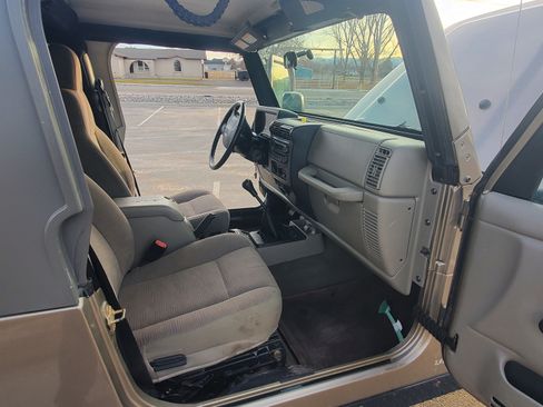 Used 2005 Jeep Wrangler Unlimited Rubicon image 4