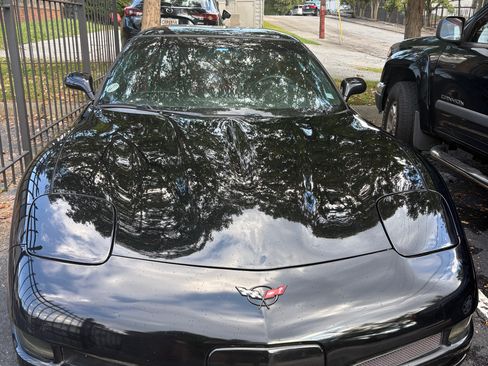 Used 2002 Chevrolet Corvette Coupe w/ Preferred Equipment Group1 image 1