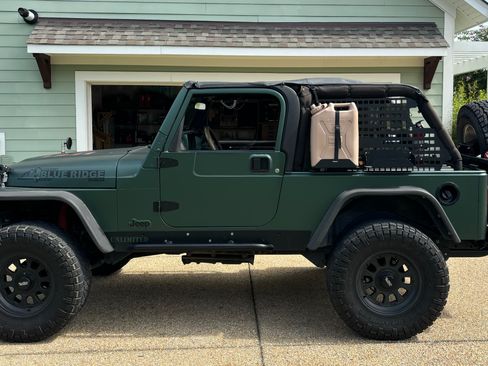 Used 2005 Jeep Wrangler Unlimited w/ Premium Audio Group image 1