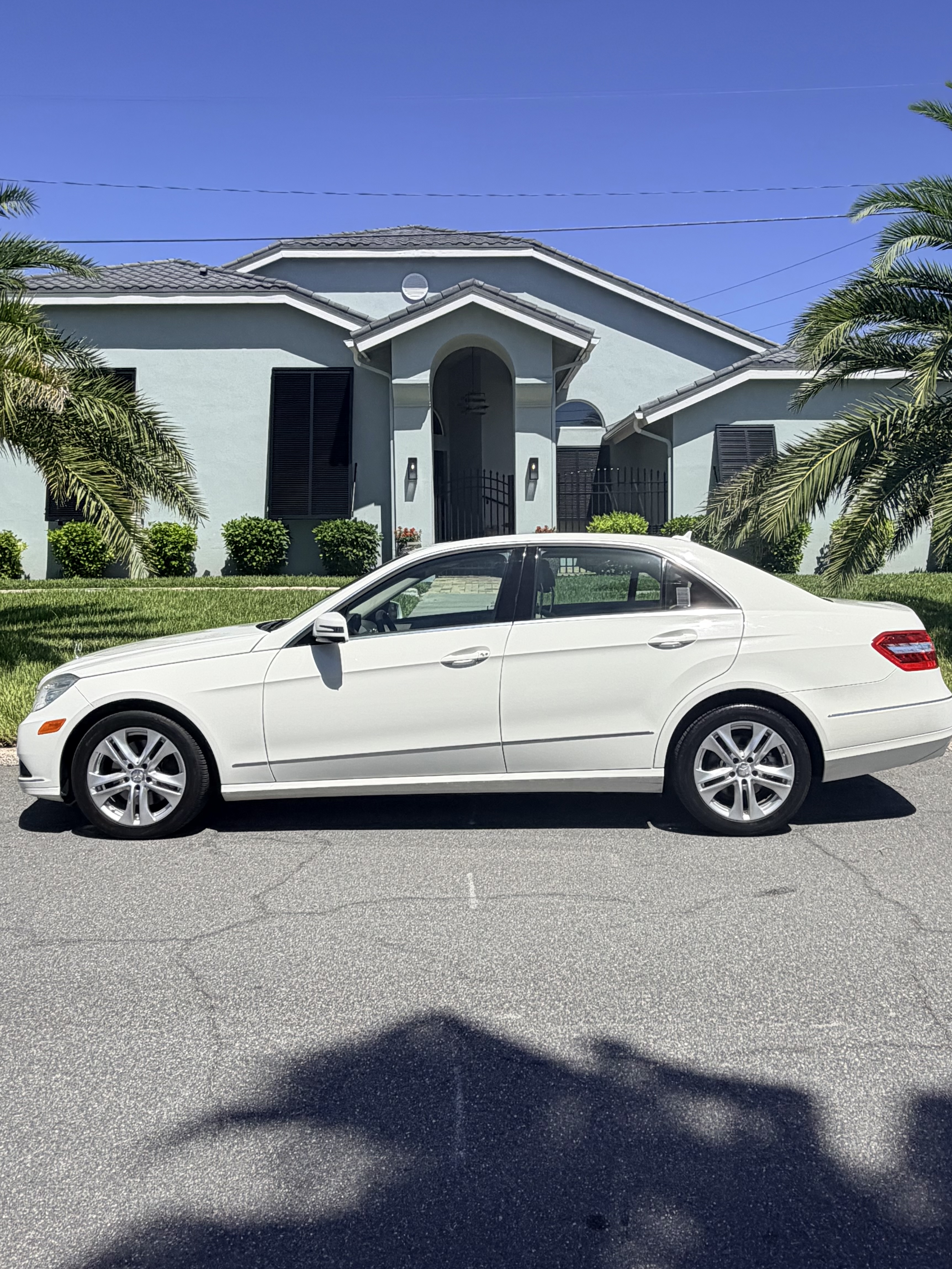 Used 2010 Mercedes-Benz E 350 4MATIC Sedan image 1