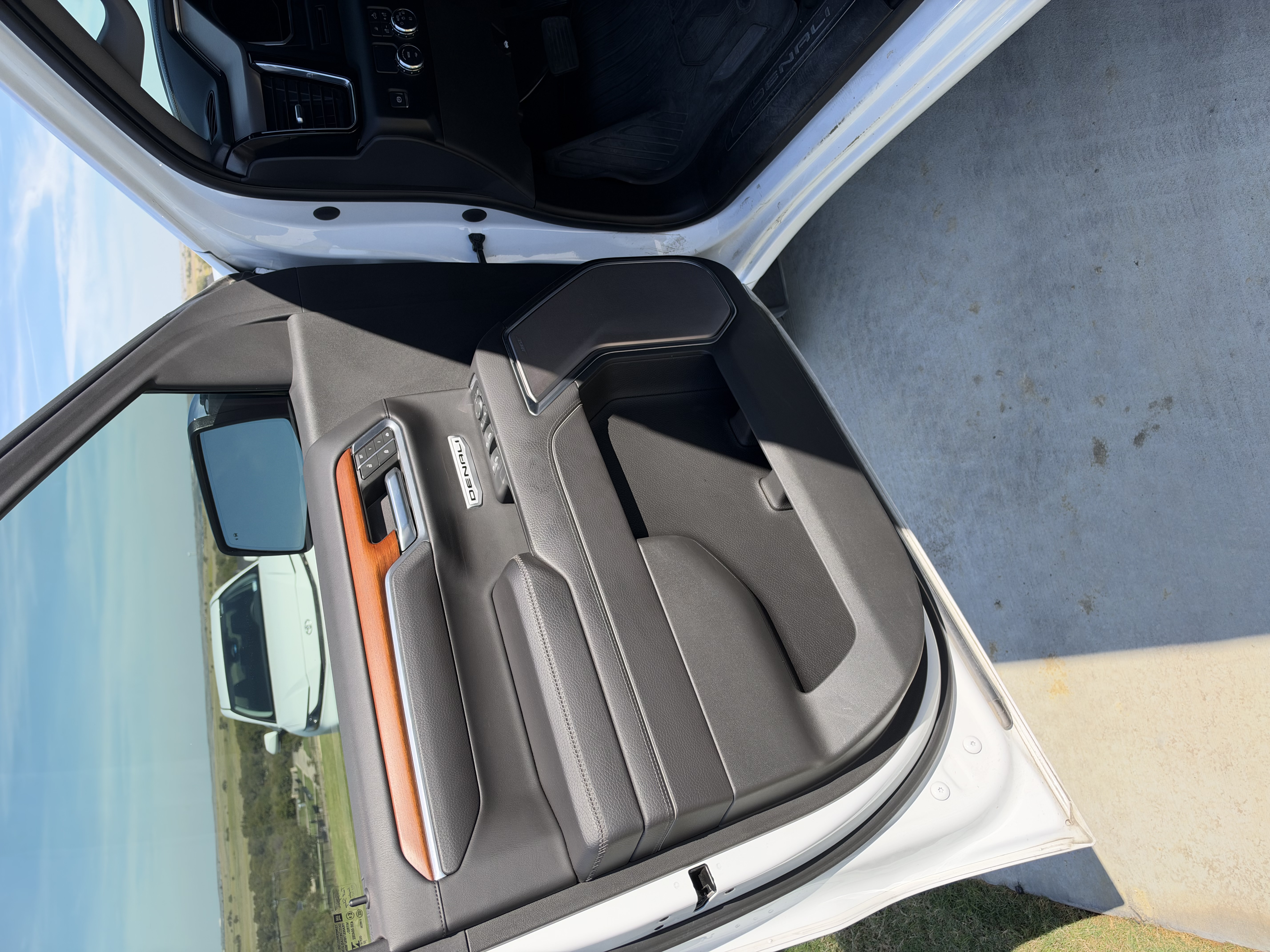 Used 2022 GMC Sierra 1500 Denali RWD image 17