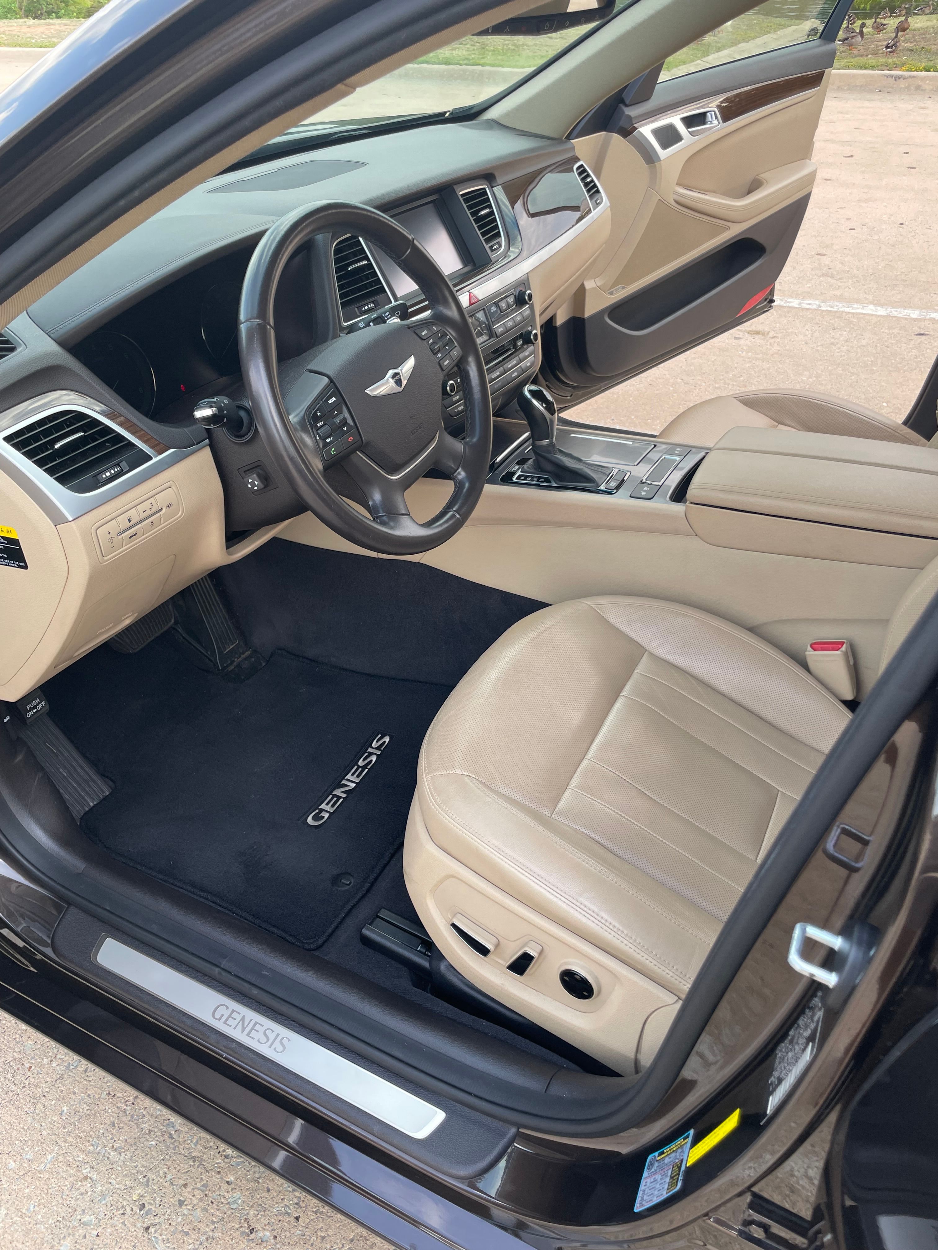 Used 2015 Hyundai Genesis 3.8 w/ Option Group 02 RWD image 9