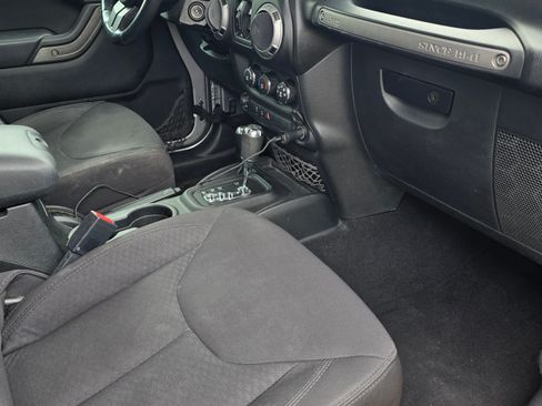 Used 2013 Jeep Wrangler Unlimited Sport image 9