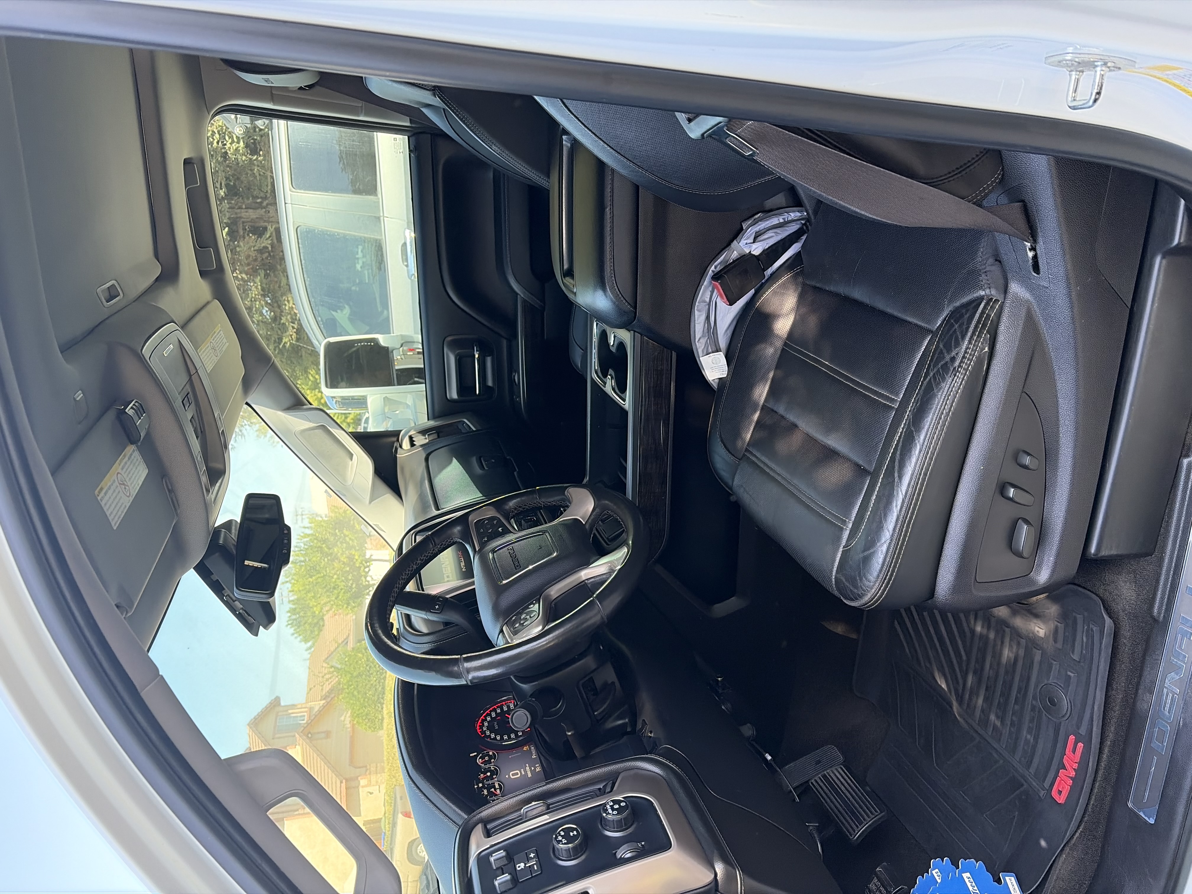 Used 2015 GMC Sierra 2500 Denali w/ Duramax Plus Package AWD/4WD image 8
