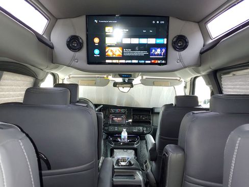 Used 2020 GMC Savana 2500 Extended w/ Enhanced Convenience Package image 8