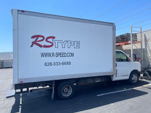 Used 2006 GMC Savana 3500 w/ Chrome Appearance Package RWD image 6