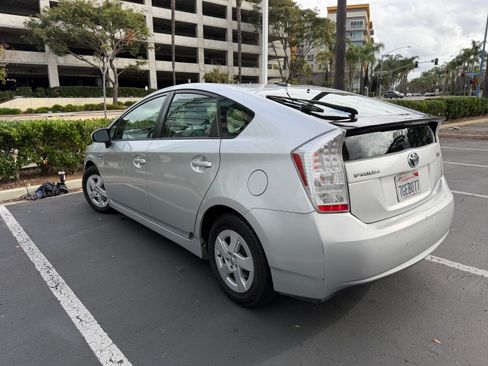Used 2010 Toyota Prius Three image 9