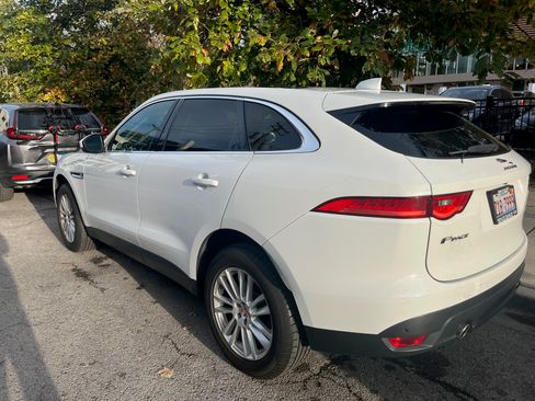 Used 2019 Jaguar F-PACE Prestige image 1