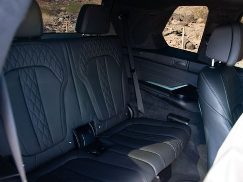 Used 2025 BMW X7 M60i w/ M Sport Professional Package image 24