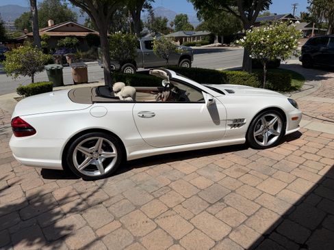 Used 2012 Mercedes-Benz SL 550 image 1