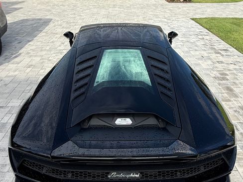 Used 2021 Lamborghini Huracan EVO image 32