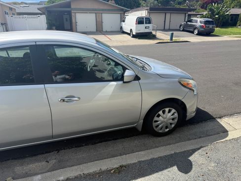 Used 2015 Nissan Versa SV image 9