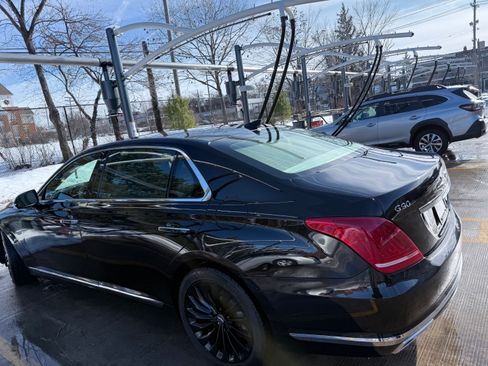 Used 2017 Genesis G90 3.3T Premium image 10