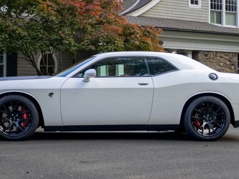 Used 2015 Dodge Challenger SRT Hellcat image 5