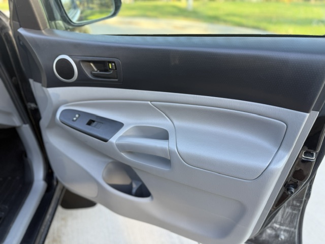 Used 2013 Toyota Tacoma 4x4 Double Cab w/ TRD Sport Pkg image 23