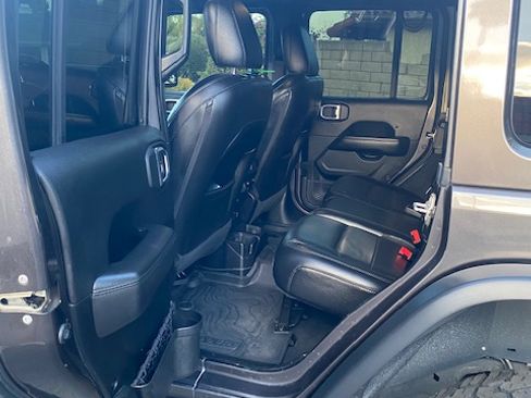 Used 2020 Jeep Wrangler Unlimited Sahara AWD/4WD image 14
