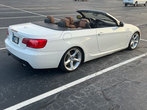 Used 2012 BMW 335i Convertible image 2