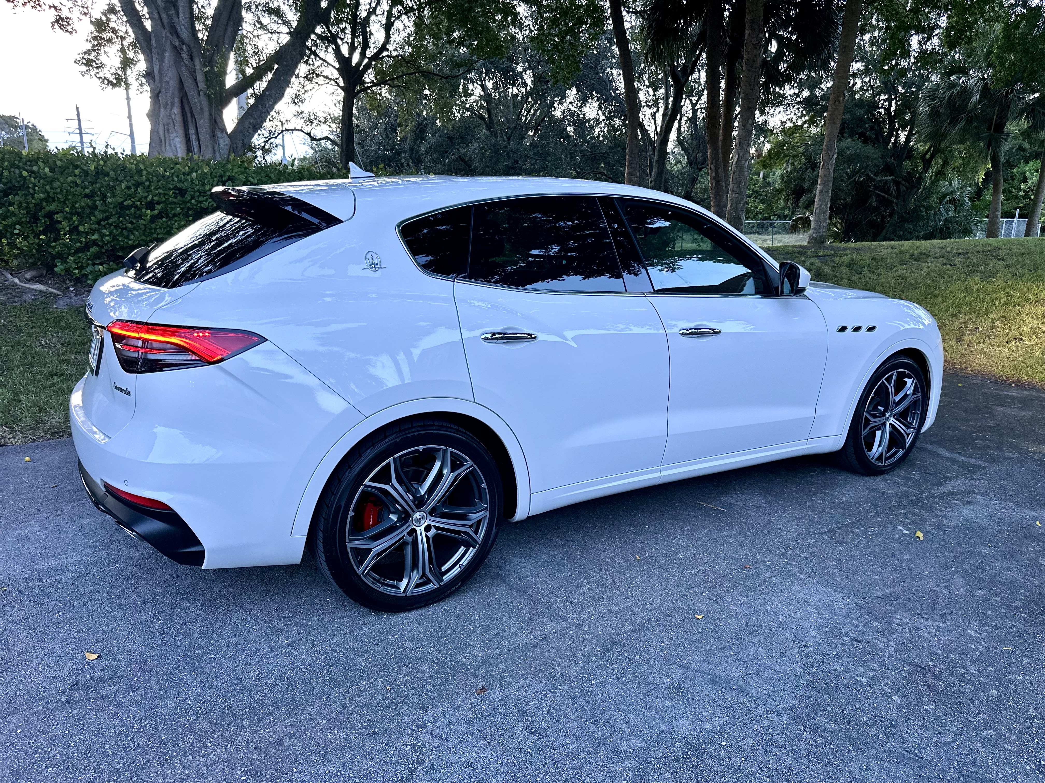 Used 2021 Maserati Levante AWD/4WD image 14