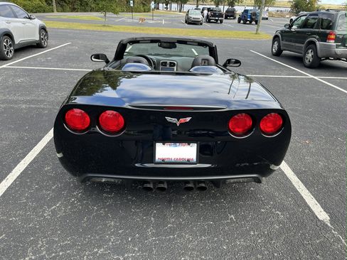Used 2006 Chevrolet Corvette Convertible w/ Preferred Equipment Group image 2
