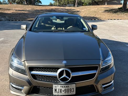 Used 2012 Mercedes-Benz CLS 550 4MATIC image 4