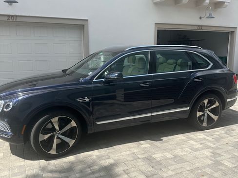Used 2019 Bentley Bentayga image 4