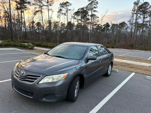 Used 2011 Toyota Camry LE w/ LE Extra-Value Pkg image 8