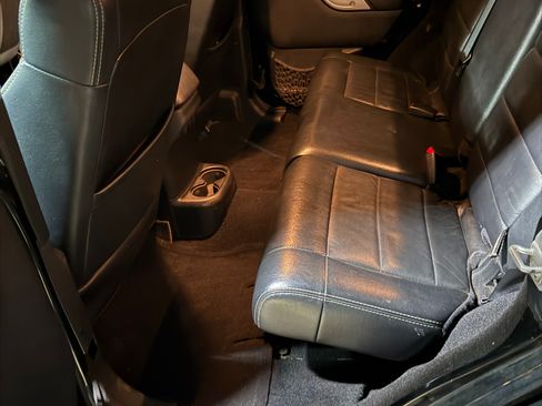 Used 2012 Jeep Wrangler Unlimited Sahara image 13