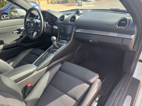 Used 2025 Porsche 718 Cayman image 18