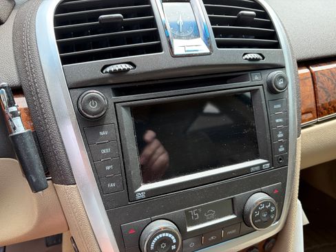 Used 2008 Cadillac SRX w/ Utility Package AWD/4WD image 4