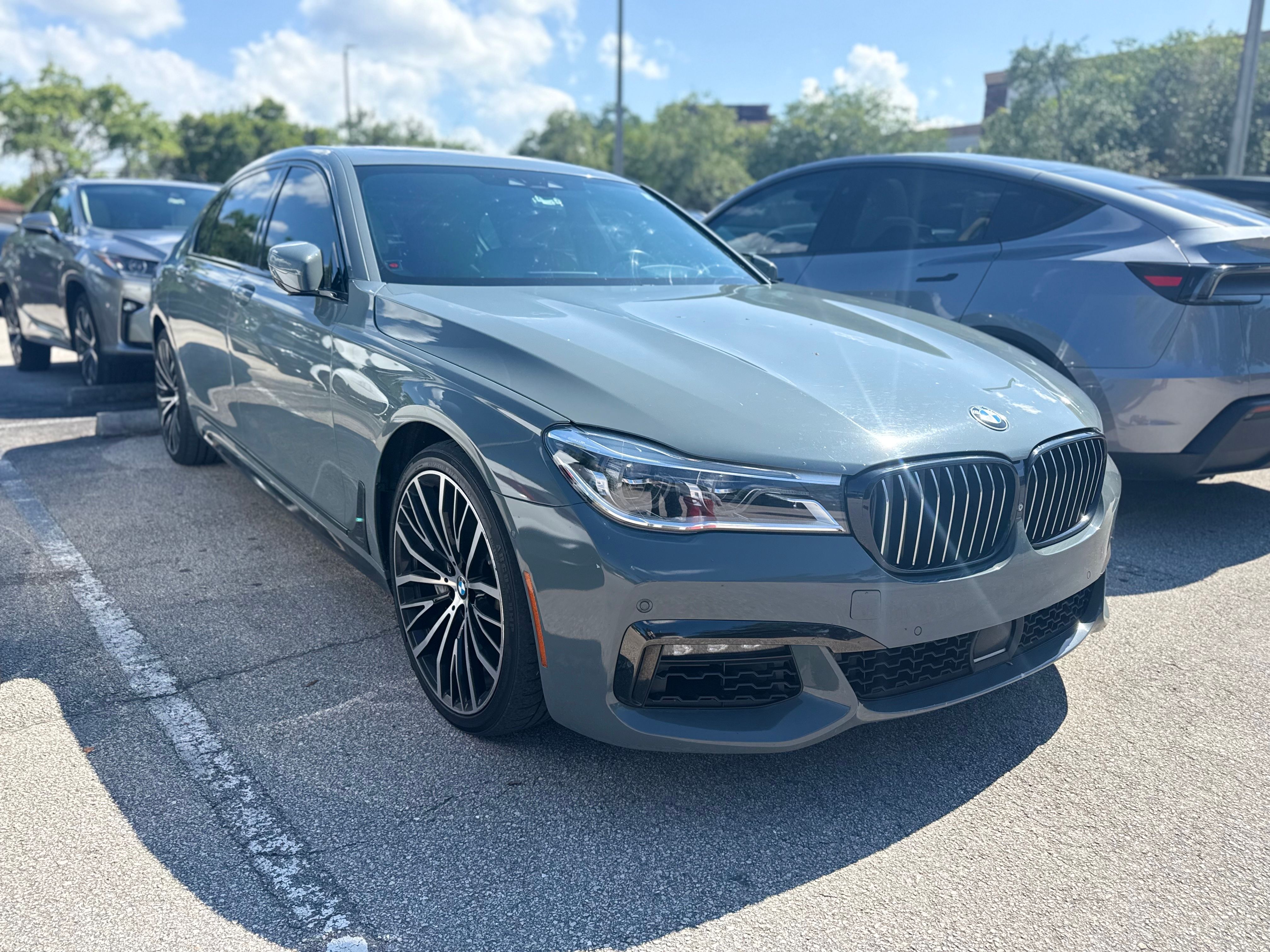 Used 2019 BMW 750i w/ Executive Package RWD image 4
