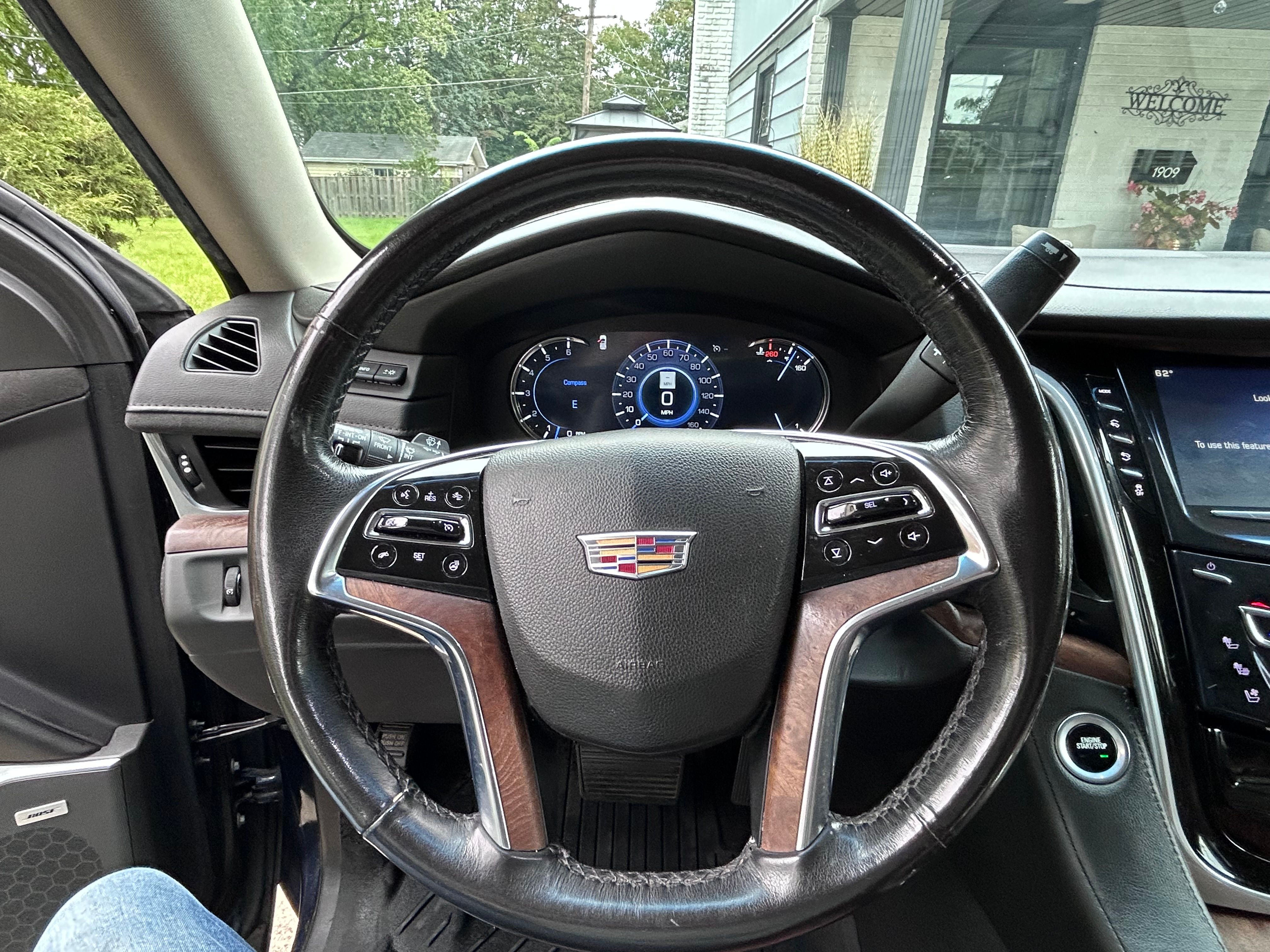 Used 2019 Cadillac Escalade Luxury AWD/4WD image 32