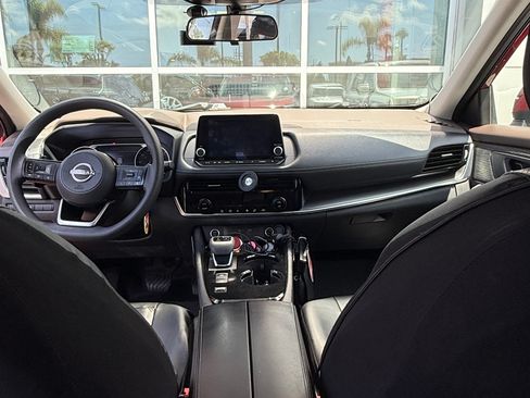 Used 2022 Nissan Rogue SV FWD image 10