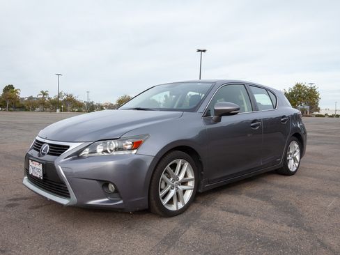 Used 2017 Lexus CT 200h w/ Seat Comfort Package image 16