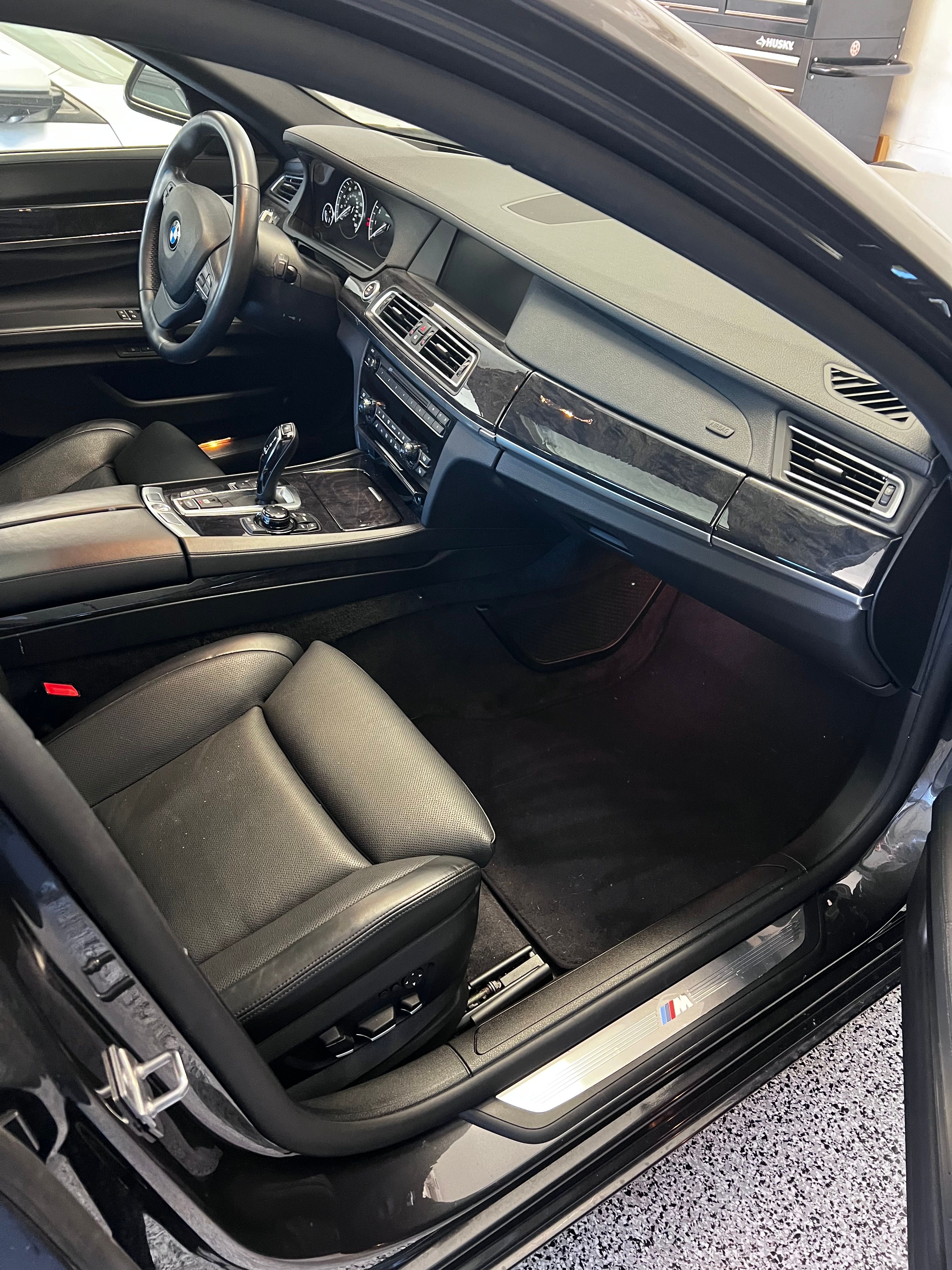 Used 2011 BMW 750i RWD image 9