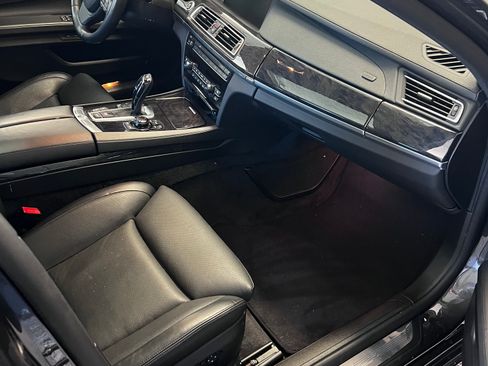 Used 2011 BMW 750i RWD image 9