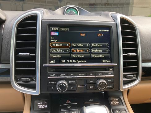 Used 2015 Porsche Cayenne Diesel AWD/4WD image 16