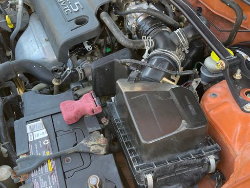 Used 2006 Nissan Sentra SE-R w/ (J01) Sunroof Pkg image 10