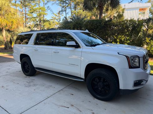 Used 2017 GMC Yukon XL SLT w/ Open Road Package image 2