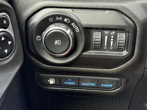 Used 2021 Jeep Wrangler Unlimited Sahara w/ Cold Weather Group image 10