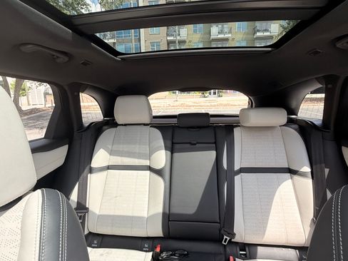 Used 2019 Land Rover Range Rover Velar R-Dynamic SE AWD/4WD image 11