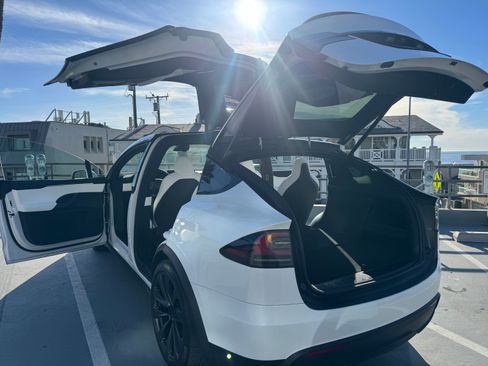 Used 2025 Tesla Model X Plaid image 17