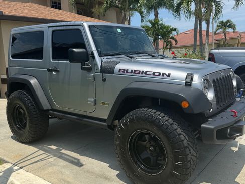 Used 2013 Jeep Wrangler Rubicon AWD/4WD image 2