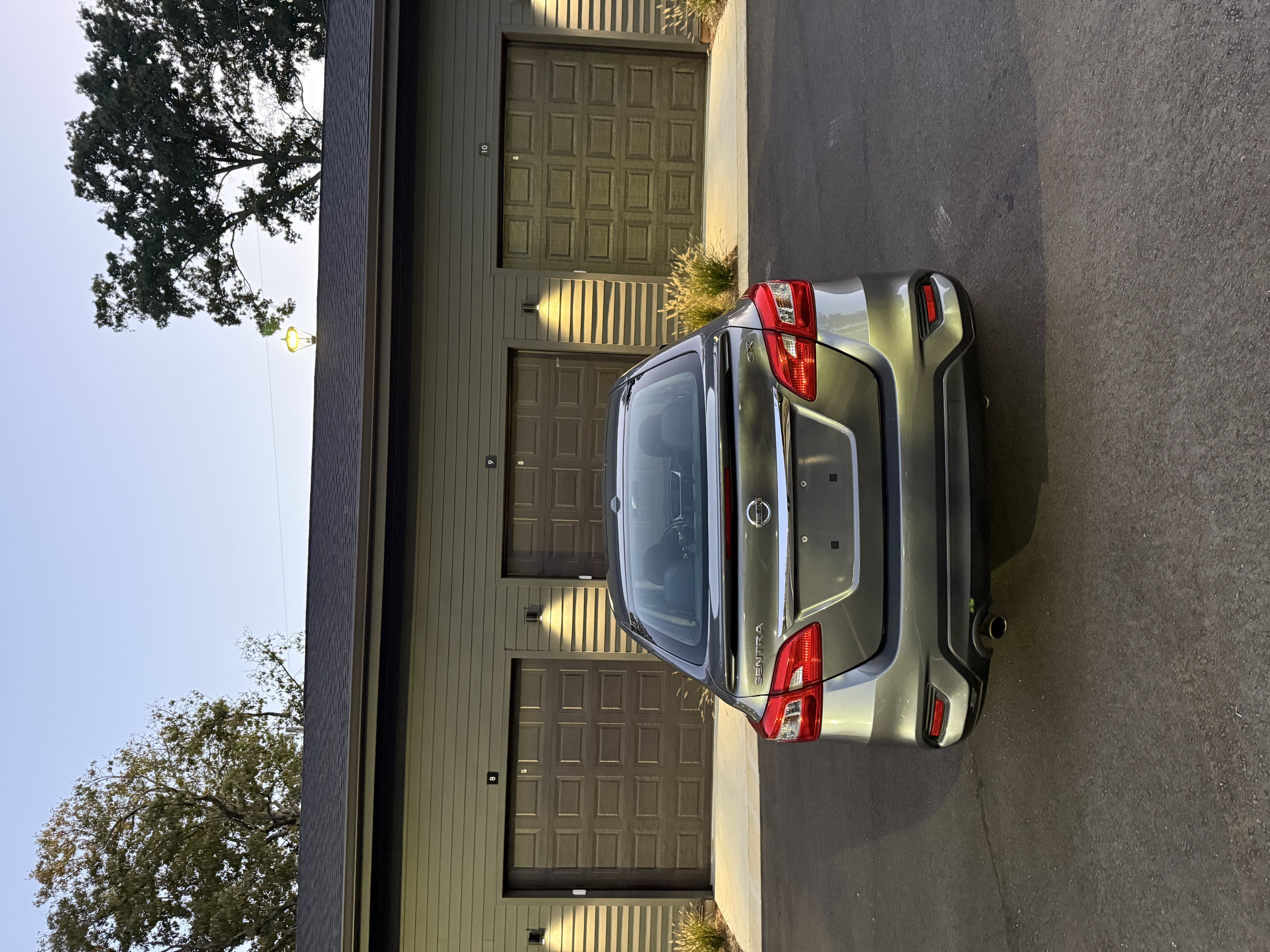 Used 2019 Nissan Sentra SR FWD image 11