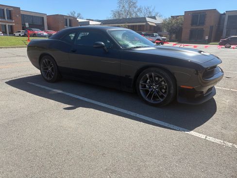 Used 2023 Dodge Challenger R/T w/ T/A Package image 5