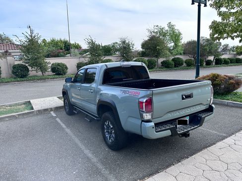 Used 2023 Toyota Tacoma TRD Off-Road w/ Technology Package AWD/4WD image 4