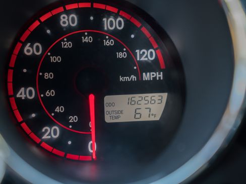 Used 2006 Pontiac Vibe AWD w/ Preferred Package image 13